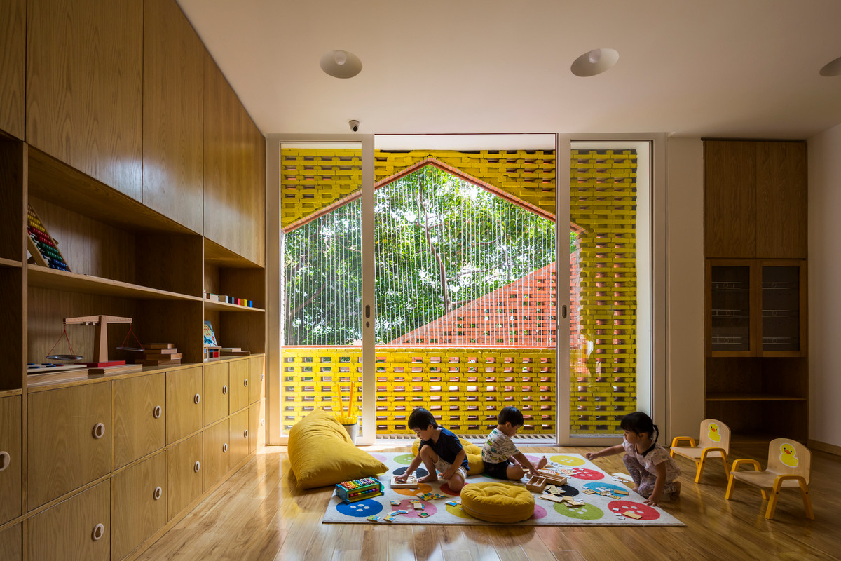 Thiết kế này còn giúp tăng cường nhận thức cho trẻ về đặc tính không gian, kích thích sự tự do sáng tạo.