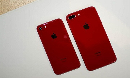 iPhone 8 và 8 Plus (PRODUCT) RED chính hãng tại Việt Nam không thay đổi giá so với các phiên bản khác.