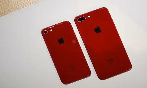iPhone 8 và 8 Plus (PRODUCT) RED chính hãng tại Việt Nam không thay đổi giá so với các phiên bản khác.