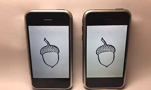 Cặp đôi iPhone P series - nguyên bản của iPhone 2G.