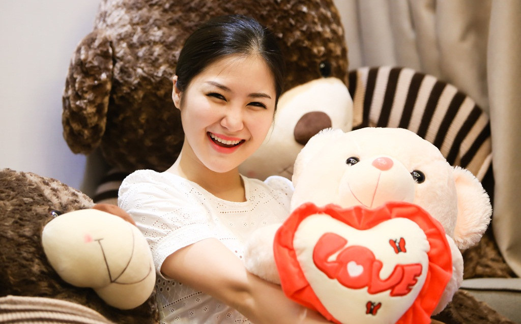 Sau thành công tại The Voice Vietnam, Hương Tràm đã tự tạo cho mình chỗ đứng riêng trong showbiz. Khi vừa tròn 20 tuổi, Hương Tràm đã tự mua được nhà riêng tại TP HCM. Ảnh: Zing.