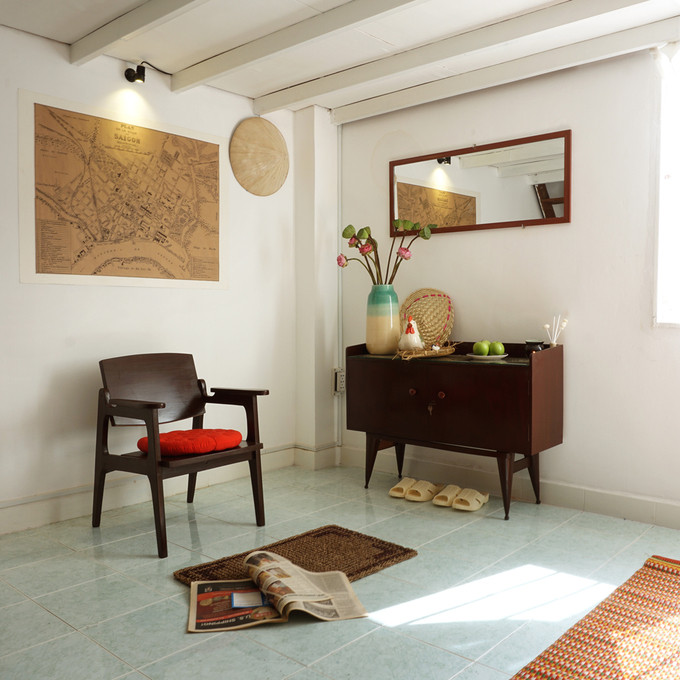 Căn phòng mang đậm không khí hoài cổ với các món đồ sưu tập từ nhiều nơi.