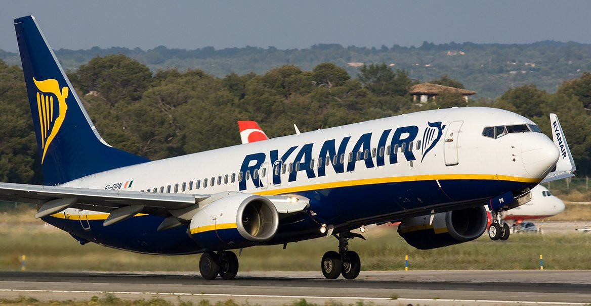 Ryanair - hãng hàng không giá rẻ của Ireland có trụ sở tại Dublin và căn cứ lớn nhất ở Phi trường London Stansted. Ryanair cũng là hãng hàng không giá rẻ lớn nhất châu Âu. Ảnh: Sky News.