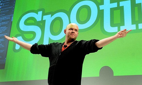 Daniel Ek là nhà đồng sáng lập kiêm Giám đốc điều hành (CEO) Spotify - công ty dịch vụ truyền dữ liệu âm nhạc Spotify mới lên sàn chứng khoán hồi tháng 4. Doanh nhân 35 tuổi này hiện là chủ nhân khối tài sản ròng 2,9 tỷ USD, theo ước tính của tạp chí Forbes.