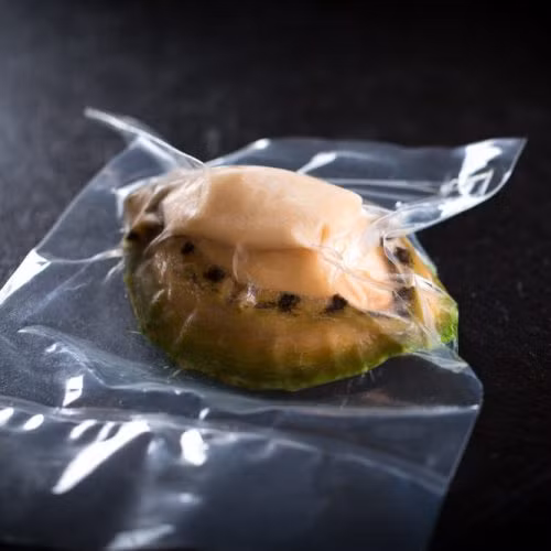 Bào như viền xanh được nhập khẩu từ Úc. Sản phẩm được tách vỏ, làm sạch, và cấp đông nhanh từng cá thể. Ảnh: Tasmanian Seafoods.