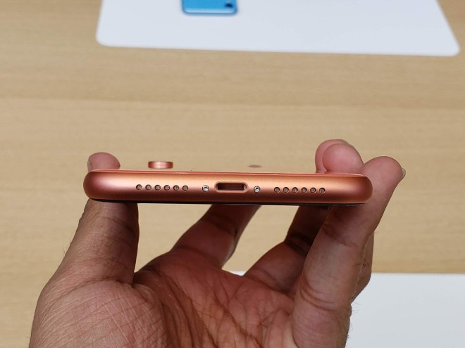 Về thông số kỹ thuật, iPhone XR có rất nhiều điểm giống iPhone XS mới, nhưng một thiếu sót đáng chú ý là 3D Touch - vốn không có trên phiên bản XR.