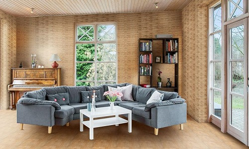 Mẫu gạch ốp tường phòng khách lấy cảm hứng từ lũy tre đồng bằng Bắc Bộ đem lại cảm giác thanh bình. Ảnh: Gachdongtam.