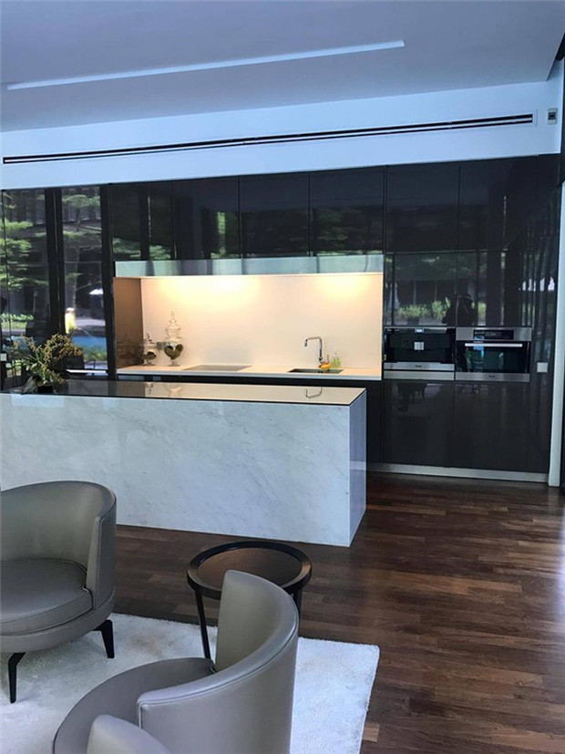 Phòng bếp với nội thất hiện đại. Ảnh: Dân Việt.