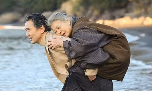 Vậy nên nãy dành thời gian cho gia đình, cho bố mẹ nhiều hơn khi bạn còn có thể - Ảnh minh họa: Internet