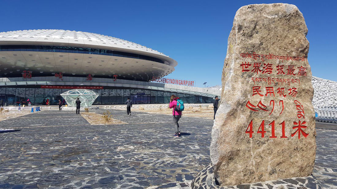 Nằm ở độ cao 4.441m so với mực nước biển, sân bay Daocheng Yading của tỉnh Tứ Xuyên (Trung Quốc) được xem là sân bay cao nhất thế giới. Ảnh: CNN.