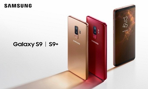 Hình ảnh bộ đôi Galaxy S9/ S9+ màu đỏ tía và vàng bình minh được công bố trên website của Samsung.