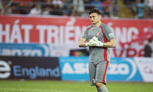 Mới đây, Lâm Tây vừa chia sẻ clip vừa đàn, vừa cover bản hit “Giả vờ thương anh được không” thu hút hàng nghìn lượt thích và chia sẻ. Giọng hát ấm áp, ngọt ngào, hơi lớ lớ của thủ thành lai Tây khiến fan ngỡ ngàng. Thì ra anh chàng không chỉ đẹp trai, bắt bóng giỏi mà còn hát hay đến thế.