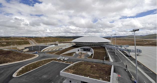 Sân bay Daocheng Yading là sân bay dân sự, chính thức mở cửa vào ngày 16/9/2013. Ảnh: Vagabond Images.