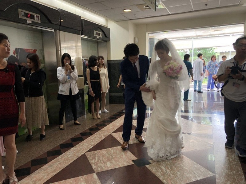 Một trong những tâm nguyện lớn nhất của ông là được tận tay đội chiếc khăn voan trùm đầu cho con gái vào ngày cưới. Đáng tiếc thay, ngày trọng đại của con gái đã tới nhưng sức khỏe lại không cho phép ông thực hiện việc đó.