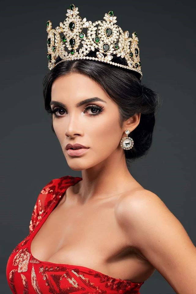 Clara Sosa sở hữu chiều cao 1,75 m, là đầu bếp chuyên nghiệp kiêm người mẫu tại Paraguay. Cô nói thành thạo ba ngôn ngữ - tiếng Tây Ban Nha, Guaraní và tiếng Anh. Theo trang Angelopedia, trong đêm thi chung kết, Clara Sosa được đánh giá cao ở kỹ năng thuyết trình, sự tự tin, cùng với đó là những dự án chống bạo lực mà cô mong muốn thực hiện trong tương lai.