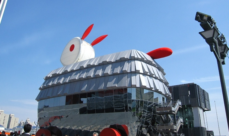 Tòa nhà Macau Pavillion hình chú thỏ ngộ nghĩnh ở Thượng Hải, Trung Quốc.