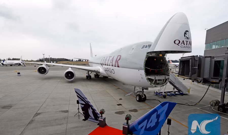 Hoàng gia Qatar có 2 chiếc máy bay Boeing 747-8 như thế này. Một chiếc đã được bán vài tuần trước. Ảnh: Xinhua.