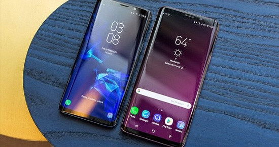 Samsung Galaxy S9 Plus: Đây là chiếc smartphone Android cao cấp duy nhất có mặt trong danh sách và xếp thứ 6 trong danh sách smartphone bán chạy nhất thế giới trong quý 1/2018. Tương tự như iPhone X, hiện Galaxy S9 Plus chính là phiên bản cao cấp nhất thuộc gia đình Galaxy S, được trang bị nhiều tính năng và công nghệ tiên tiến.