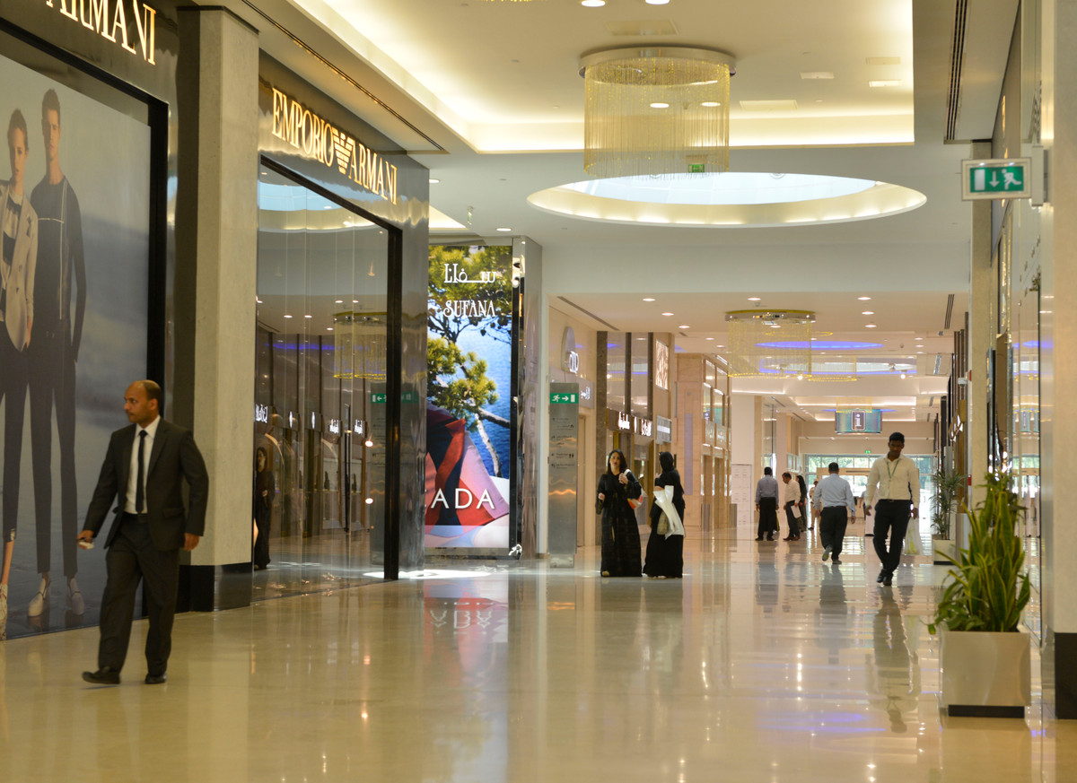 Khu mua sắm với nhiều gian hàng. Ảnh: Modabahrain.