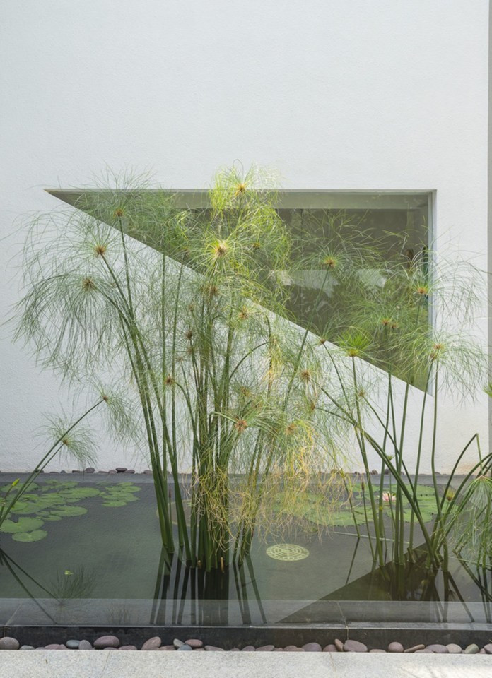 Các khe cửa giúp thông gió và lấy ánh sáng.