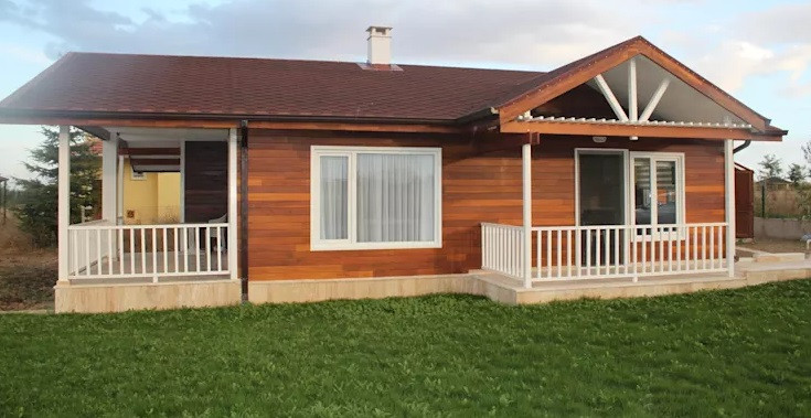 Mái đầu hồi là thiết kế quen thuộc với mọi nhà Việt, giúp thoát nước mưa và làm mát nhà. Thêm nữa, gia chủ có thể xây thêm căn gác để tận dụng không gian. Ảnh: Homify.