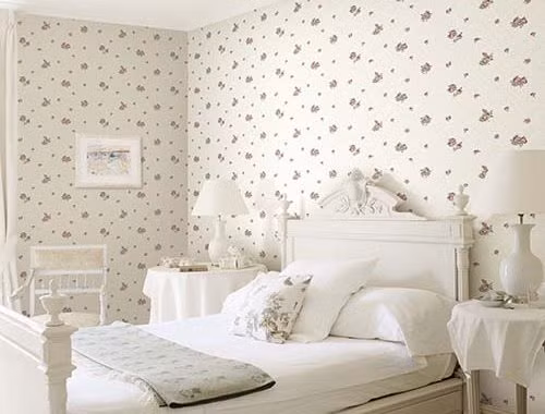 Sử dụng giấy dán tường khắp nhà, ở nhiều khu vực khác nhau có thể là nguyên nhân gấy rối mắt. Thay vào đó, nên dán giấy ở một vài nơi để tạo điểm nhấn. Ảnh: Giaydantuongtphcmgiare.