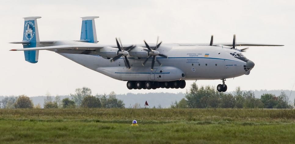 Antonov An-22 từng là chiếc máy bay lớn nhất thế giới cho tới khi chiếc Lockheed C-5 Galaxy ra đời. An-22 được giới thiệu lần đầu tiên ở phương Tây tại Triển lãm hàng không Paris năm 1965.