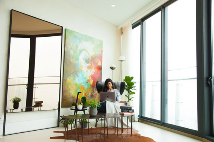 Việc chọn căn hộ penthouse của vợ chồng siêu mẫu Trang Lạ như là điểm đến lí tưởng cho không gian sống bình yên, tránh xa những hối hả và bộn bề cuộc sống nhưng vẫn nằm ở trung tâm thành phố.