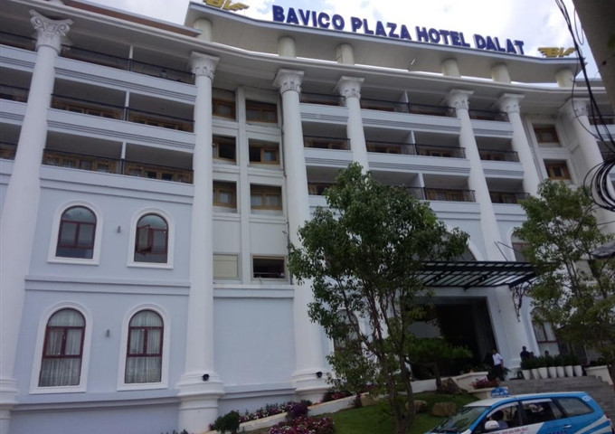 Tính đến ngày 7/3/2018, Công ty Bạch Việt, ̣̣chủ đầu tư khách sạn Bavico Đà Lạt còn nợ Ngân hàng TMCP Quân đội Chi nhánh Sài Gòn hơn 456 tỷ đồng (gồm nợ gốc và nợ lãi). Ảnh: Tinbatdongsan.