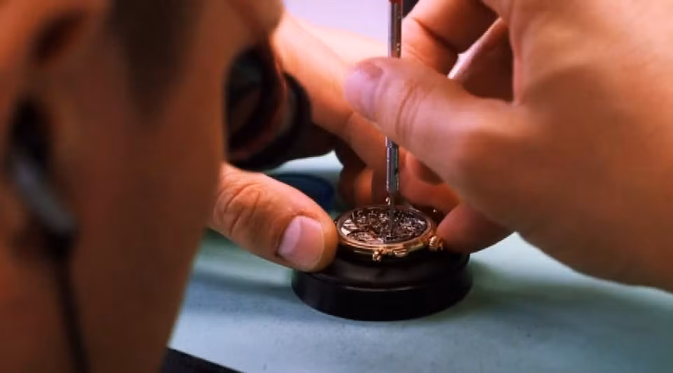 Đặc biệt, tất cả được lắp ráp hoàn toàn bằng tay.