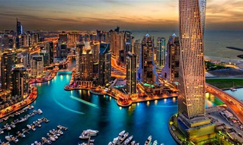 Sự thay đổi lớn nhất ở Dubai phải kể đến cuộc cách mạng kinh doanh du lịch trên sa mạc. Không được thiên nhiên ưu đãi, Dubai tự tạo ra lợi thế cho mình bằng những chính sách cởi mở cho nhà đầu tư nước ngoài. Ảnh: News.