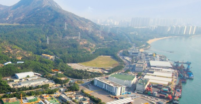 Với dân số hơn 7 triệu người, tương đương 6.777 người/km2. Trong khi đó, diện tích cho cư trú chỉ chiếm 7% diện tích của Hong Kong. Diện tích cho công viên và rừng chiếm tới 40%. Ảnh: EJ Insight.