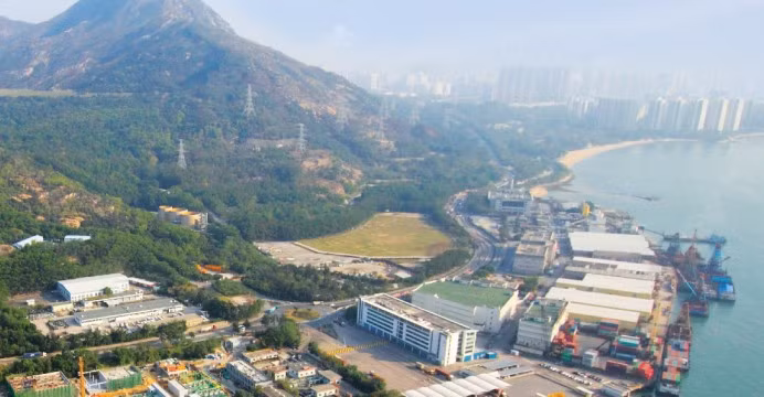 Với dân số hơn 7 triệu người, tương đương 6.777 người/km2. Trong khi đó, diện tích cho cư trú chỉ chiếm 7% diện tích của Hong Kong. Diện tích cho công viên và rừng chiếm tới 40%. Ảnh: EJ Insight.