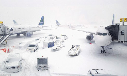 Hình ảnh bão tuyết được ghi lại tại sân bay quốc tế John F. Kennedy.