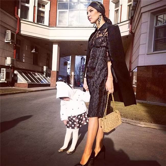 Chồng cô được cho sẽ thừa hưởng một khoản kếch xù từ khối tài sản trị giá 16 tỷ USD của người chú tỷ phú không có con của mình.