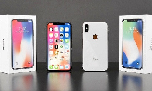 Apple iPhone X: Bất chấp những tin đồn về việc doanh số iPhone X đang bị chậm lại, chiếc smartphone cao cấp nhất của Apple vẫn đứng đầu danh sách những thiết bị bán chạy nhất trong ba tháng đầu năm 2018. Đáng chú ý hơn khi iPhone X đắt nhất của Apple cũng là thiết bị mang lại lợi nhuận lớn nhất khi tạo ra 35% tổng lợi nhuận của ngành công nghiệp thiết bị cầm tay.