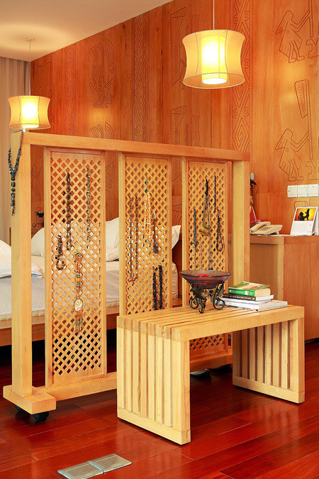 Nhiều loại gỗ khác nhau được sử dụng khéo léo tạo ra sự độc đáo cho không gian sống.