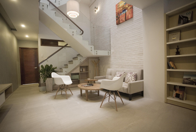 Do đó, khi cải tạo, kiến trúc sư phá bỏ cầu thang chữ U. Thay vào đó là cầu thang mới kết nối với giếng trời.