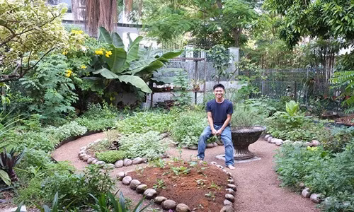 Ở tuổi 32, Alexius Yeo được mọi người biết đến khi trở thành nông dân đô thị tại Singapore.