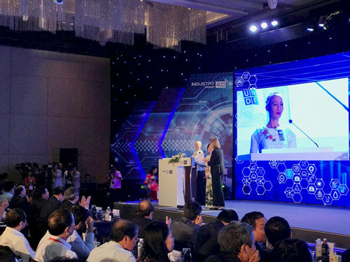 Vẻ ngoài của robot Sophia được lấy cảm hứng từ nữ nghệ sĩ huyền thoại Audrey Hepburn. Ảnh: TTXVN.