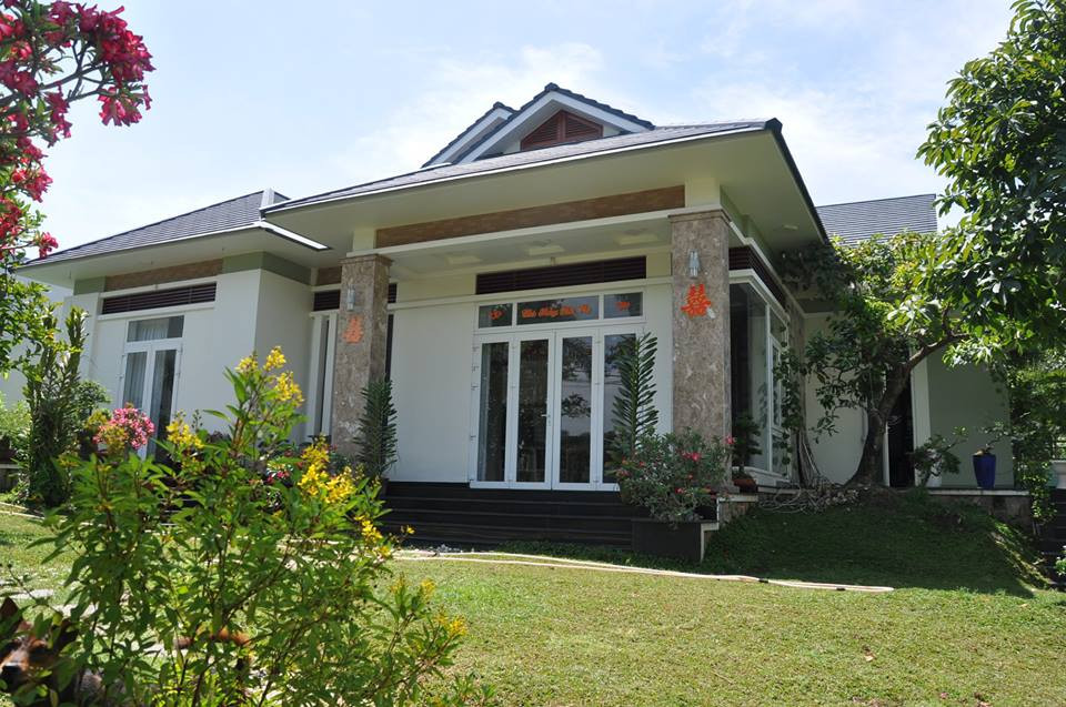 Cột nhà ốp đá sang trọng.