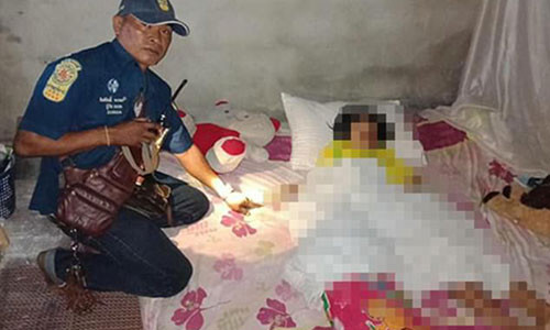 Bé gái bị chết ngay trên giường.