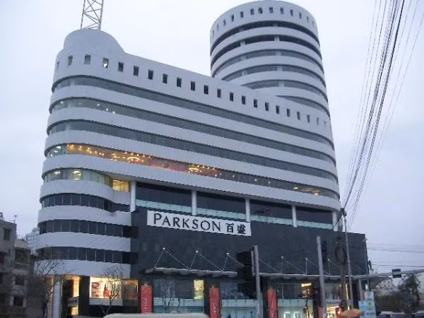 Kết quả kinh doanh 2015 của Parkson tại Việt Nam ghi nhận con số lỗ kỷ lục hơn 79 triệu SGD, riêng Parkson Hà Nội lỗ 74 triệu. Trong toàn bộ 4 quý 2017, Parkson chịu lỗ hơn 60 tỷ đồng tại Việt Nam. Ảnh: Lao động.