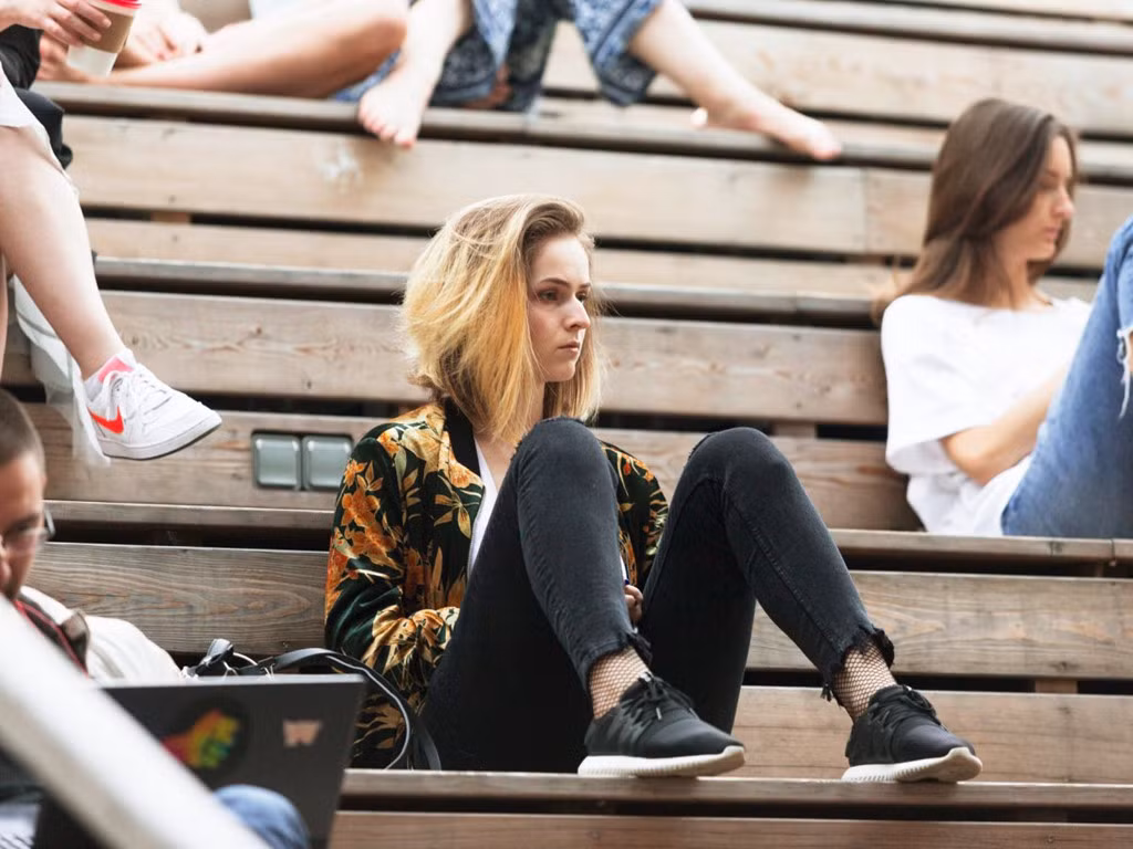 6. Bạn nhận được ít dự án hơn Đột nhiên bạn có rất nhiều thời gian rảnh bởi không được giao nhiều việc. "Khi bạn cố gắng làm mọi việc như bình thường thì lại khó hợp tác với sếp và các quản lý khác, đó là một dấu hiệu", Taylor nói.