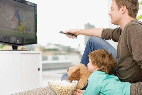 Điện năng tiêu thụ của ti vi không lớn nhưng ước tính nó có thể ngốn thêm khoảng 500.000 đồng/năm ngay cả khi không hoạt động do thói quen sử dụng nút Power trên điều khiển.