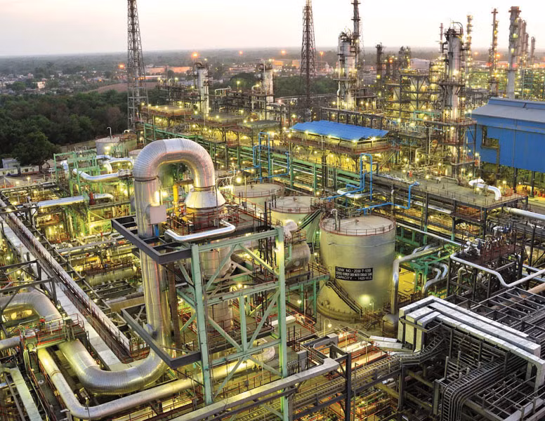 Doanh nghiệp này sở hứu và vận hành 11 trong số 23 nhà máy lọc dầu tại Ấn Độ với tổng công suất tinh chế là 80,7 triệu tấn/năm. Ảnh: Toyo.