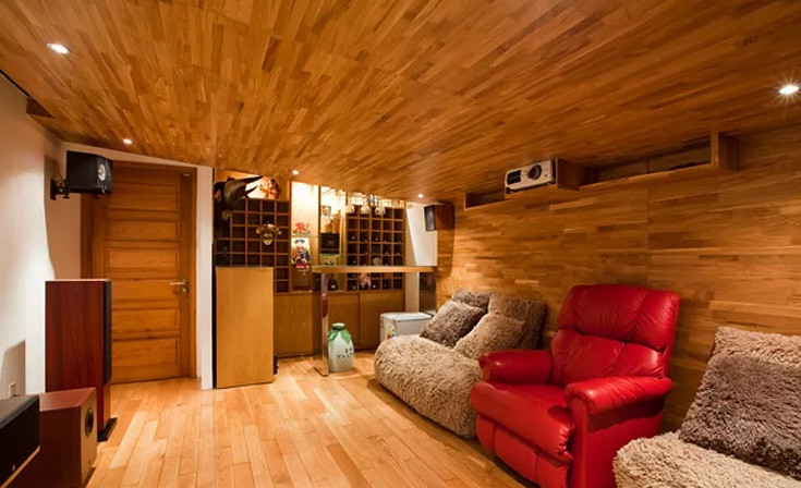 Tầng 1 được bố trí làm phòng giải trí sang trọng, tiện nghi phục vụ cho nhu cầu của các thành viên trong gia đình.