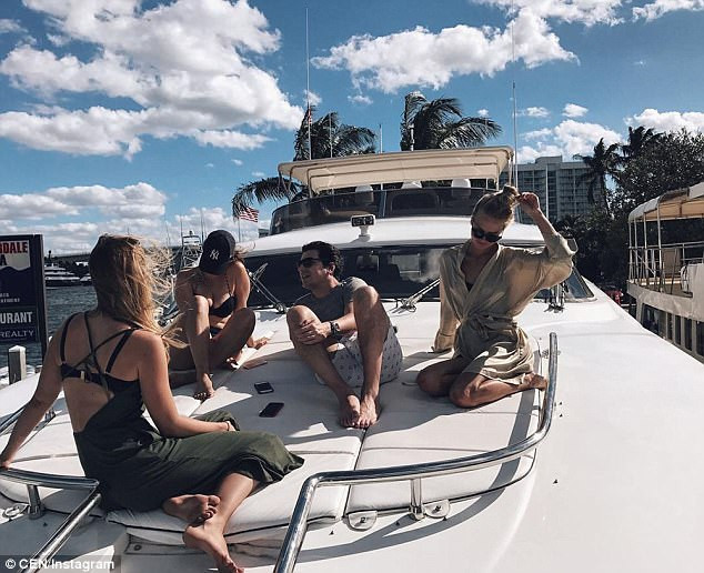 Kỳ nghỉ luôn gắn liền với du thuyền hạng sang.