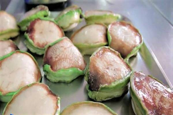 Bào ngư viền xanh được đánh bắt tự nhiên từ vùng biển miền Nam nước Úc tại độ sâu 35m dưới biển (vùng Tasmania). Ảnh: FB Hải sản giá gốc.