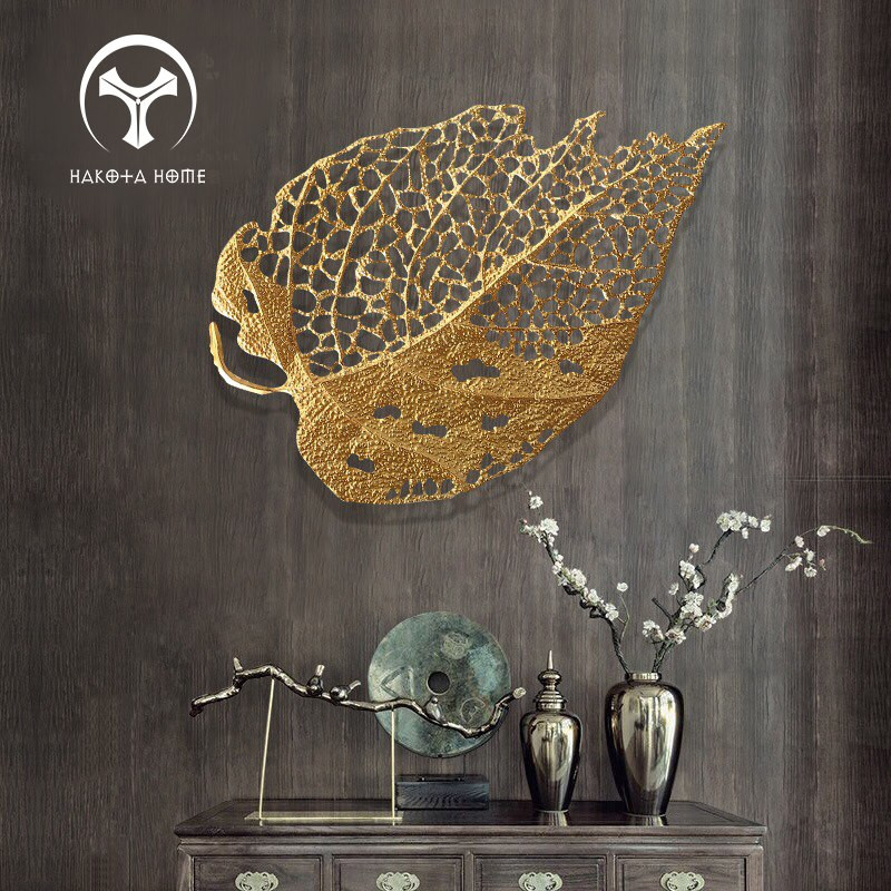 Những lá đạt yêu cầu sẽ được chuyển sang nhúng kim loại để cứng hóa toàn bộ chiếc lá. Ảnh: FB Hakota Home.